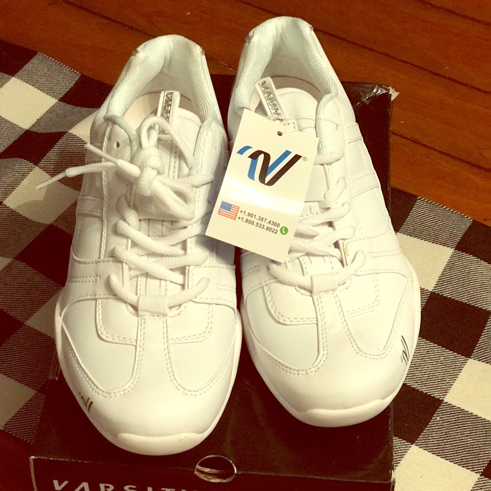 VARSITY Cheerleading Shoes, VSII Size 8. New!!